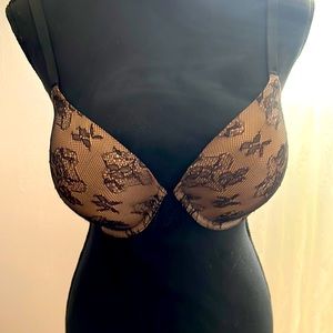 Victoria’s Secret bio fit lacy bra